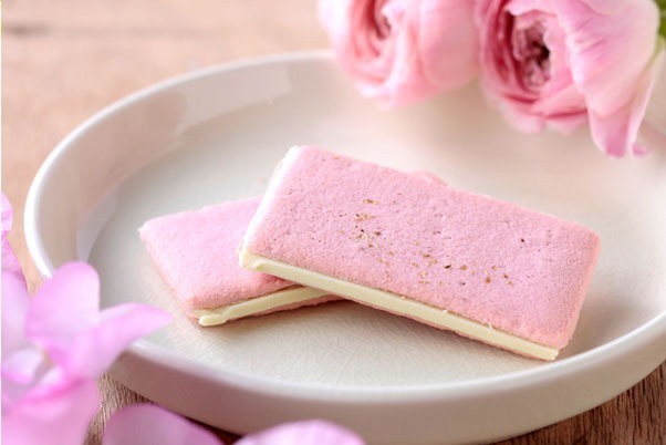 大丸京都店の桜スイーツ - ふんわりとろける桜クリームのシブースト＆花を象った和菓子など｜写真3