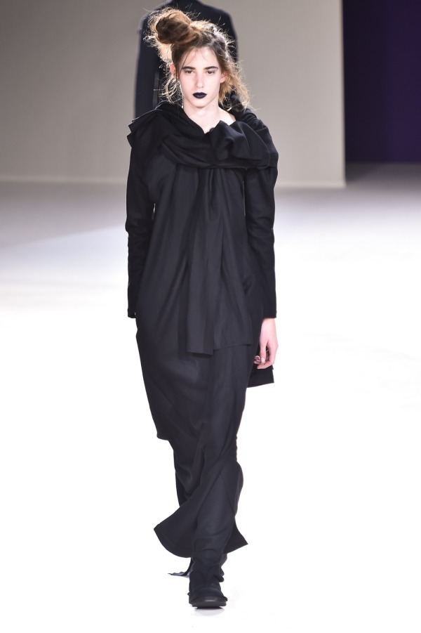 ヨウジヤマモト(Yohji Yamamoto) 2019-20年秋冬ウィメンズコレクション  - 写真19