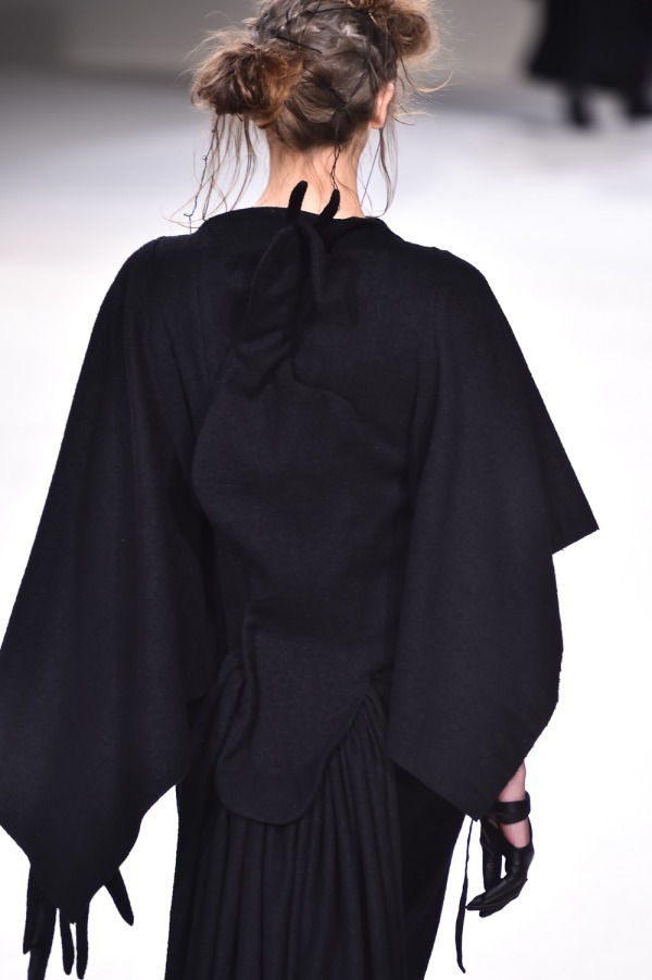 ヨウジヤマモト(Yohji Yamamoto) 2019-20年秋冬ウィメンズコレクション  - 写真32