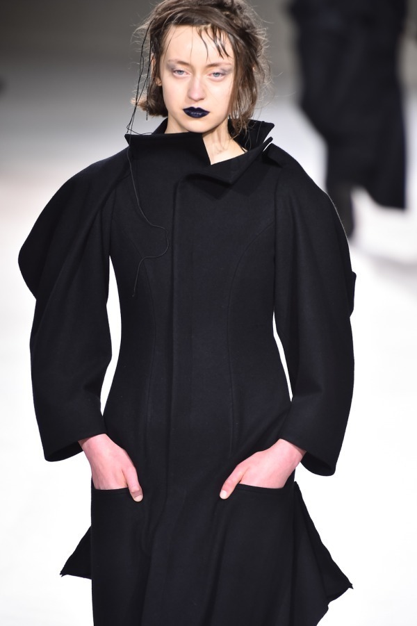 ヨウジヤマモト(Yohji Yamamoto) 2019-20年秋冬ウィメンズコレクション  - 写真42