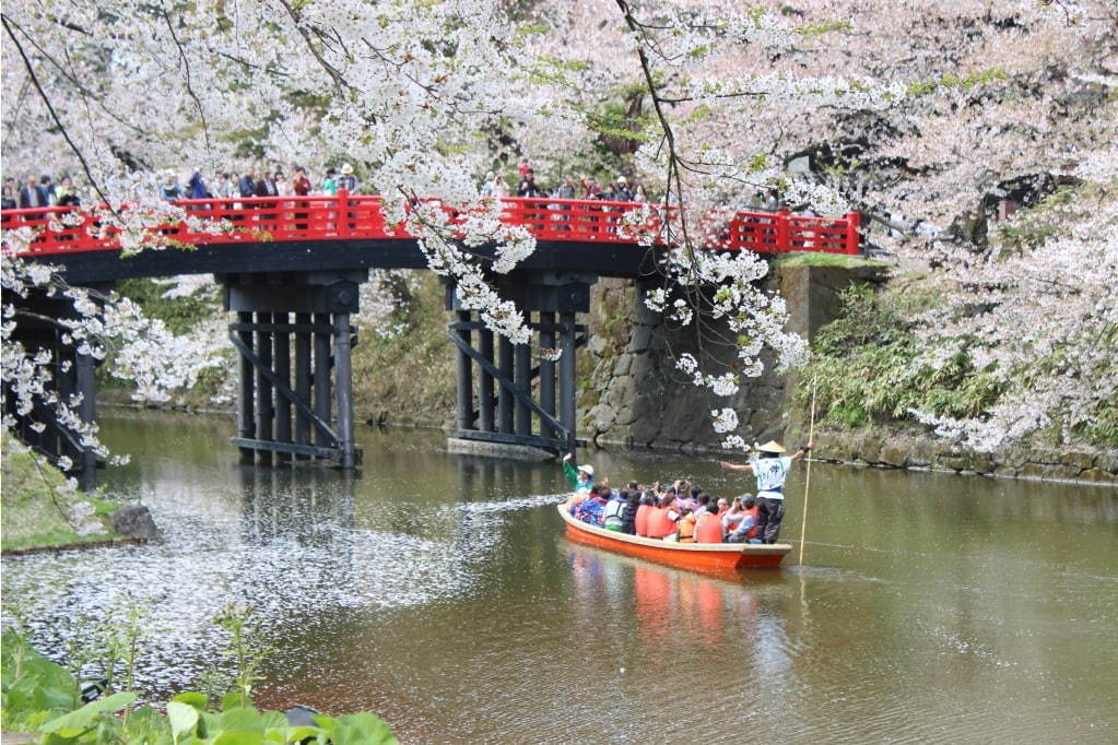 弘前さくらまつり 青森 弘前公園で 2 600本の桜 令和を祝したパレードも ファッションプレス