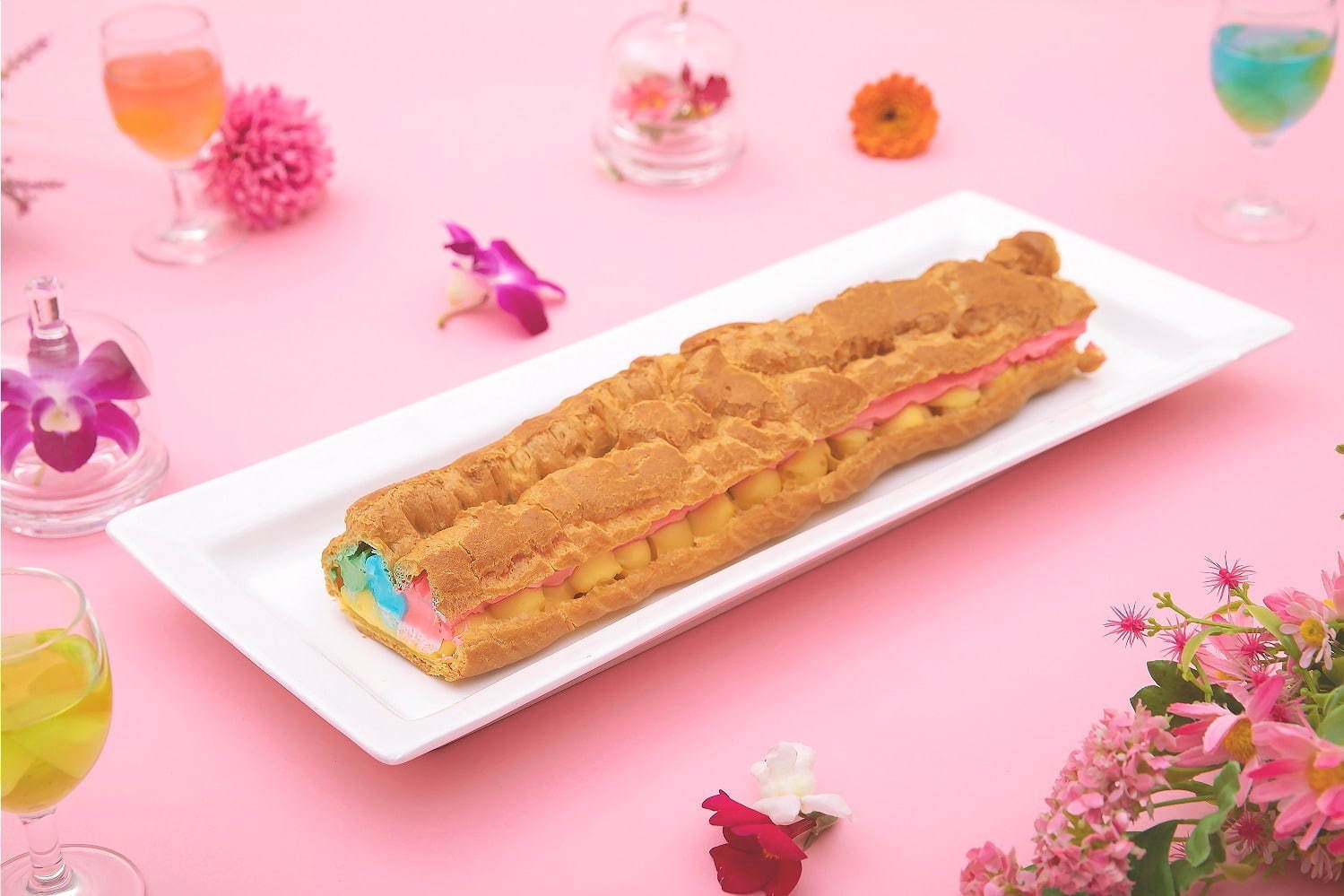 カラフルスイーツブッフェ 大阪で 虹色クリームのロングシューや 食べれる 花の苺ババロア ファッションプレス