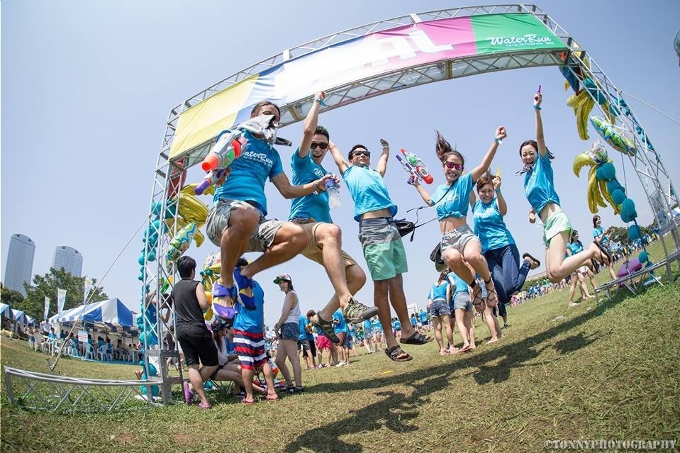 「ウォーターラン」千葉・幕張海浜公園で、水風船10万個＆水鉄砲バトルやお笑いライブも｜写真1