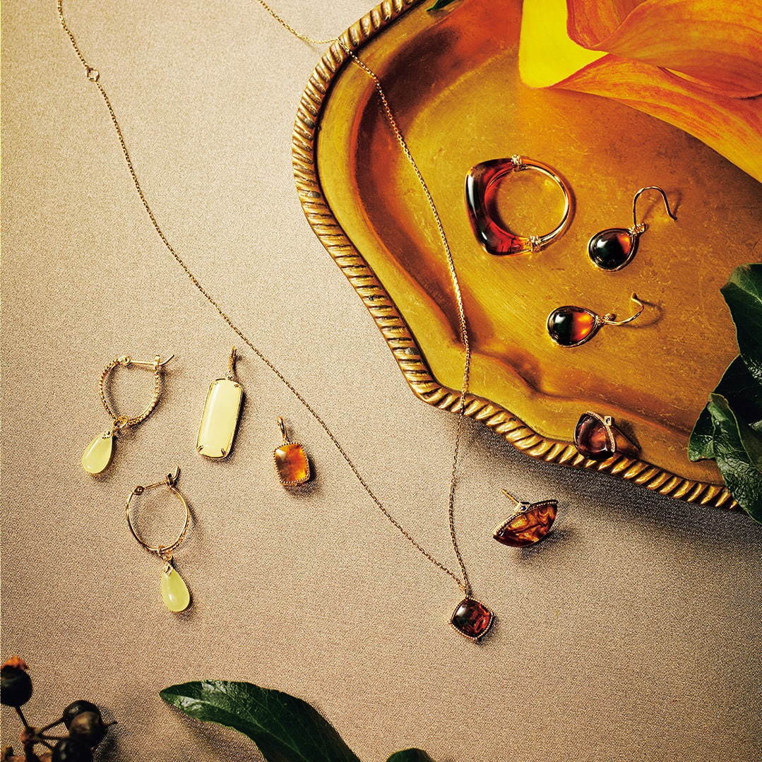 アガット「ルネサンス」イメージの秋ジュエリー、こっくり秋色琥珀