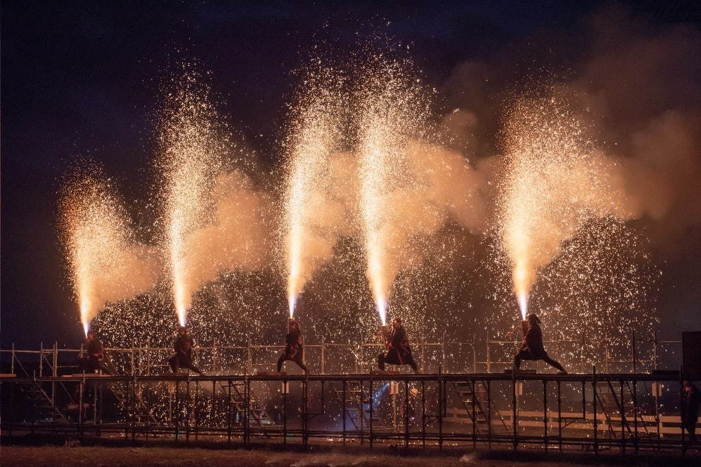 千葉 佐倉花火フェスタ19 関東最大規模2万発 10分間8 000連発 半径500m二尺玉も ファッションプレス