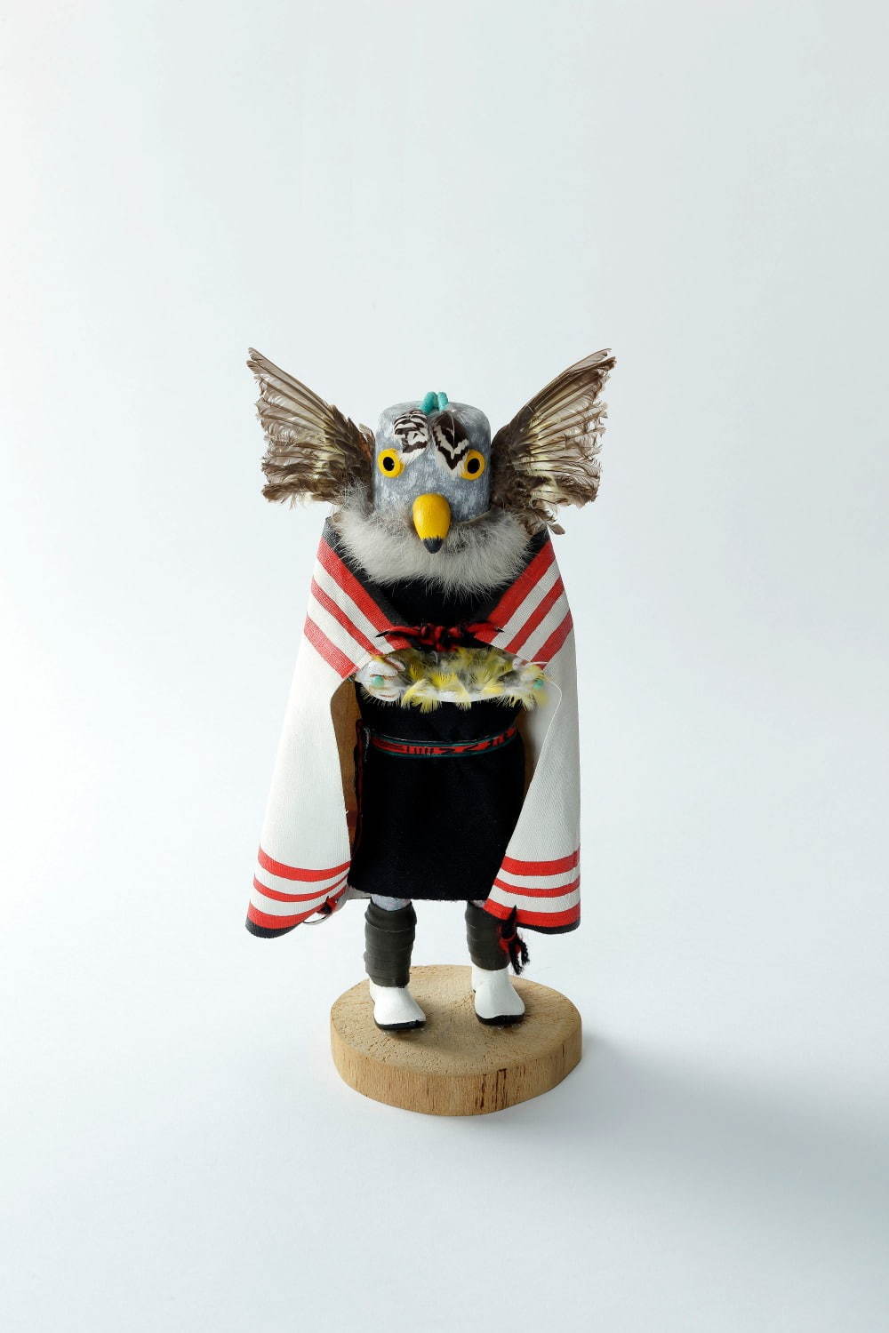 アメリカワシミミズクのカチーナ人形(アメリカ合衆国)
国立民族学博物館蔵 撮影：大道雪代