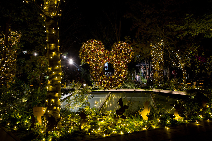 写真9 10 東急プラザ 表参道原宿ディズニーコラボのクリスマスイルミネーション点灯式 ボニー ピンクが生歌披露 ファッションプレス