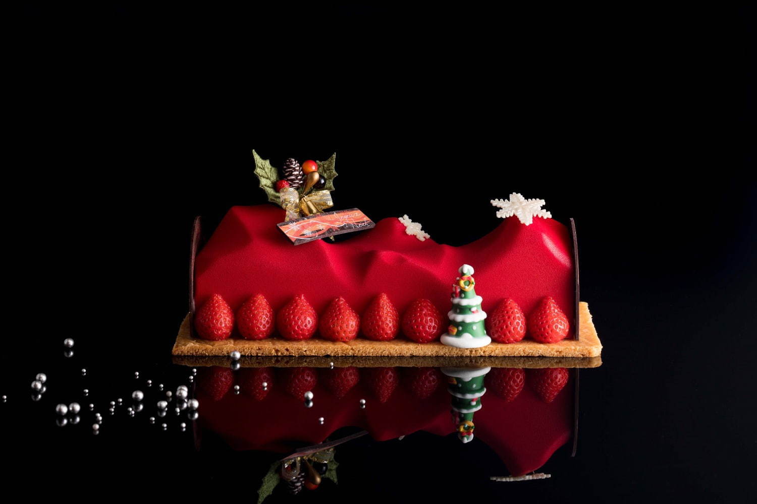 “星空”イメージのクリスマスケーキが渋谷・セルリアンタワー東急ホテルから、空飛ぶサンタを描いて｜写真7