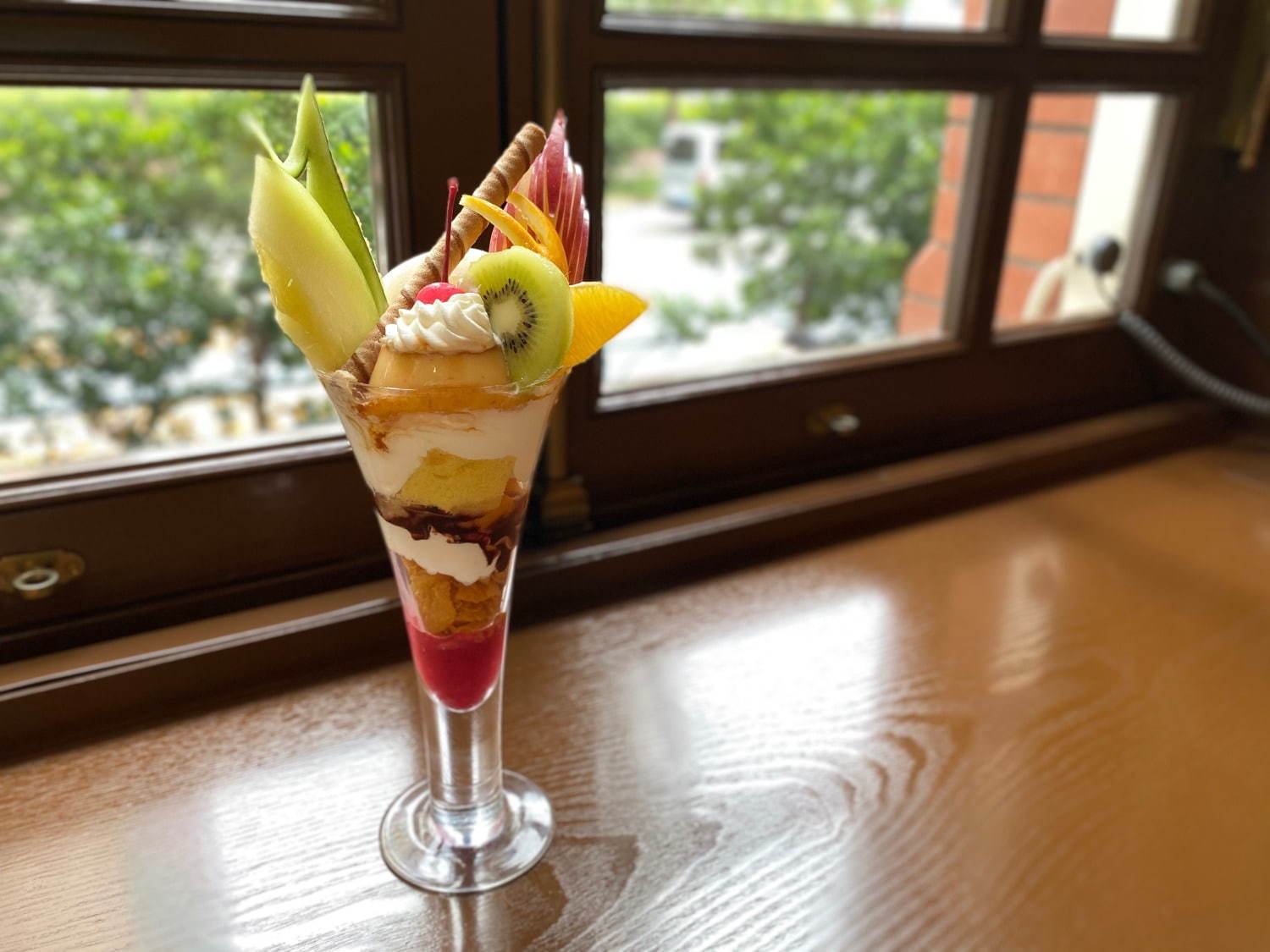 三菱一号館美術館の純喫茶メニュー、自家製プリン×フルーツ×アイスのパフェやクリームソーダ｜写真5