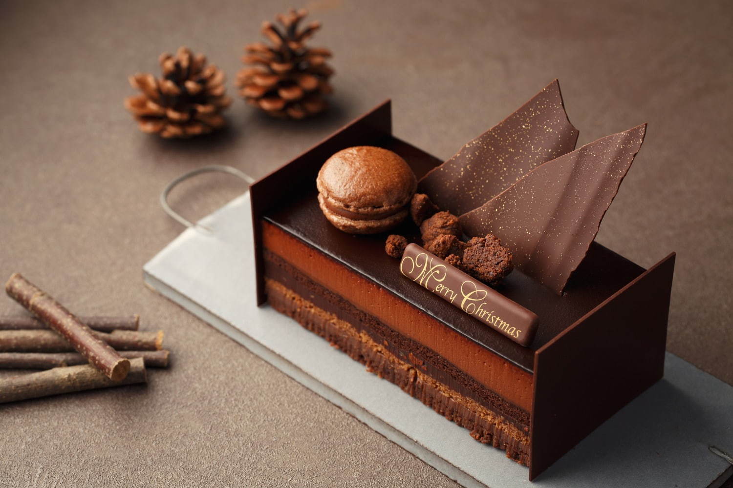 横浜発チョコレート バニラビーンズ のクリスマスケーキ 濃厚ショコラ キャラメルの 黄金 ケーキ ファッションプレス