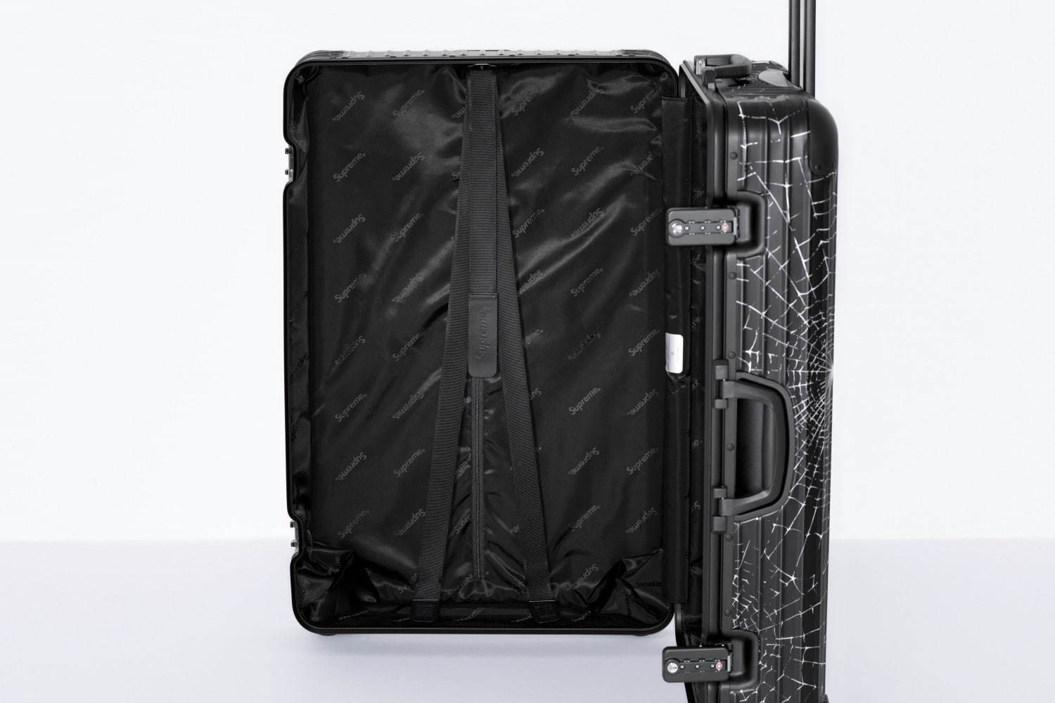 シュプリーム×リモワの限定スーツケース、スパイダー ウェブ＆ロゴを配