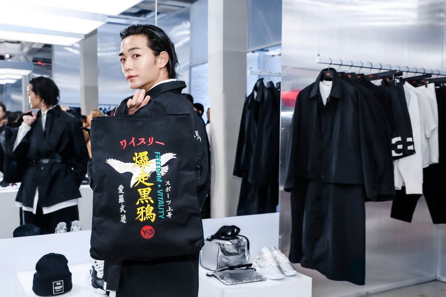 Y-3の2020年春夏新作ウェア＆スニーカー、“暴走族”着想の刺繍Tシャツ＆ジャケットなど｜写真34