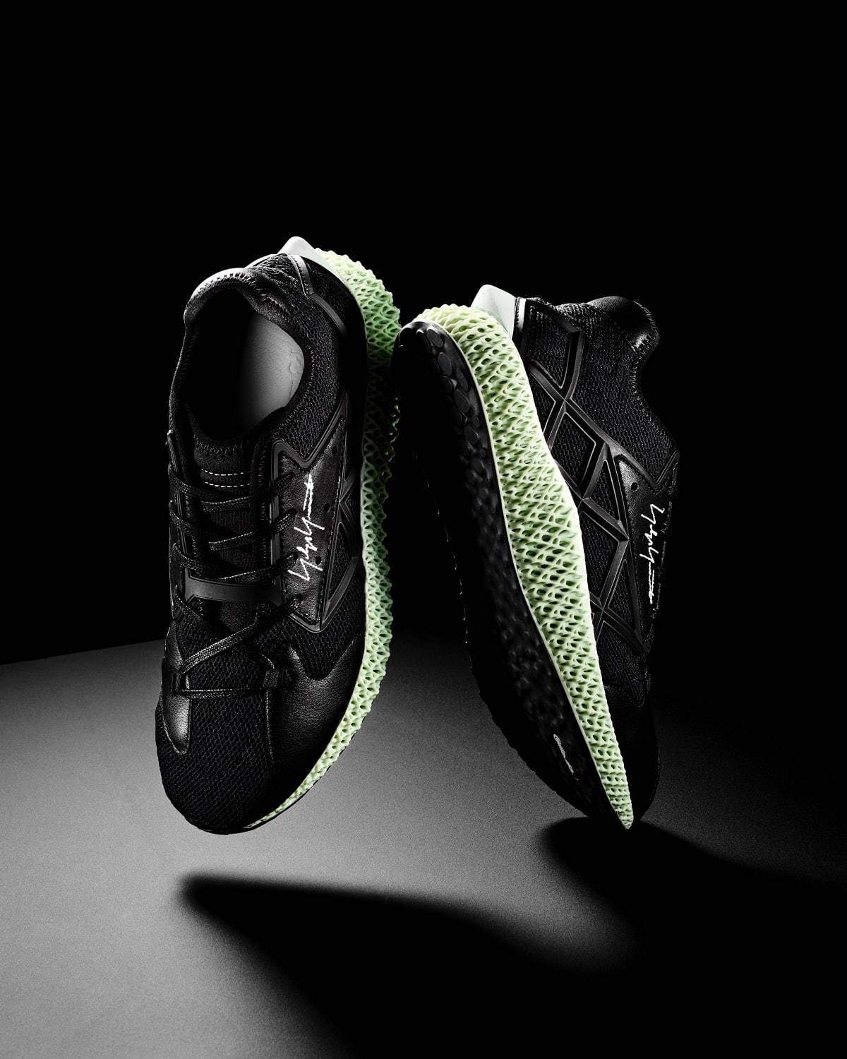 Y-3のスニーカー「Y-3 ランナー 4D」新作、厚底の高機能ミッドソール