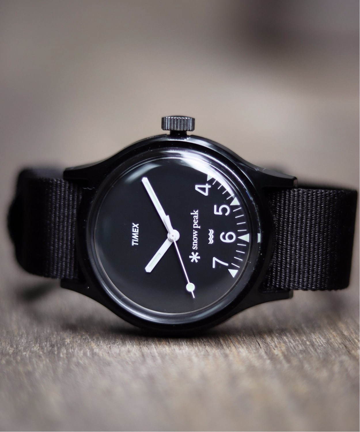 スノーピーク ジャーナルスタンダード レリューム タイメックスの腕時計 4時 7時のみを残した文字盤 ファッションプレス