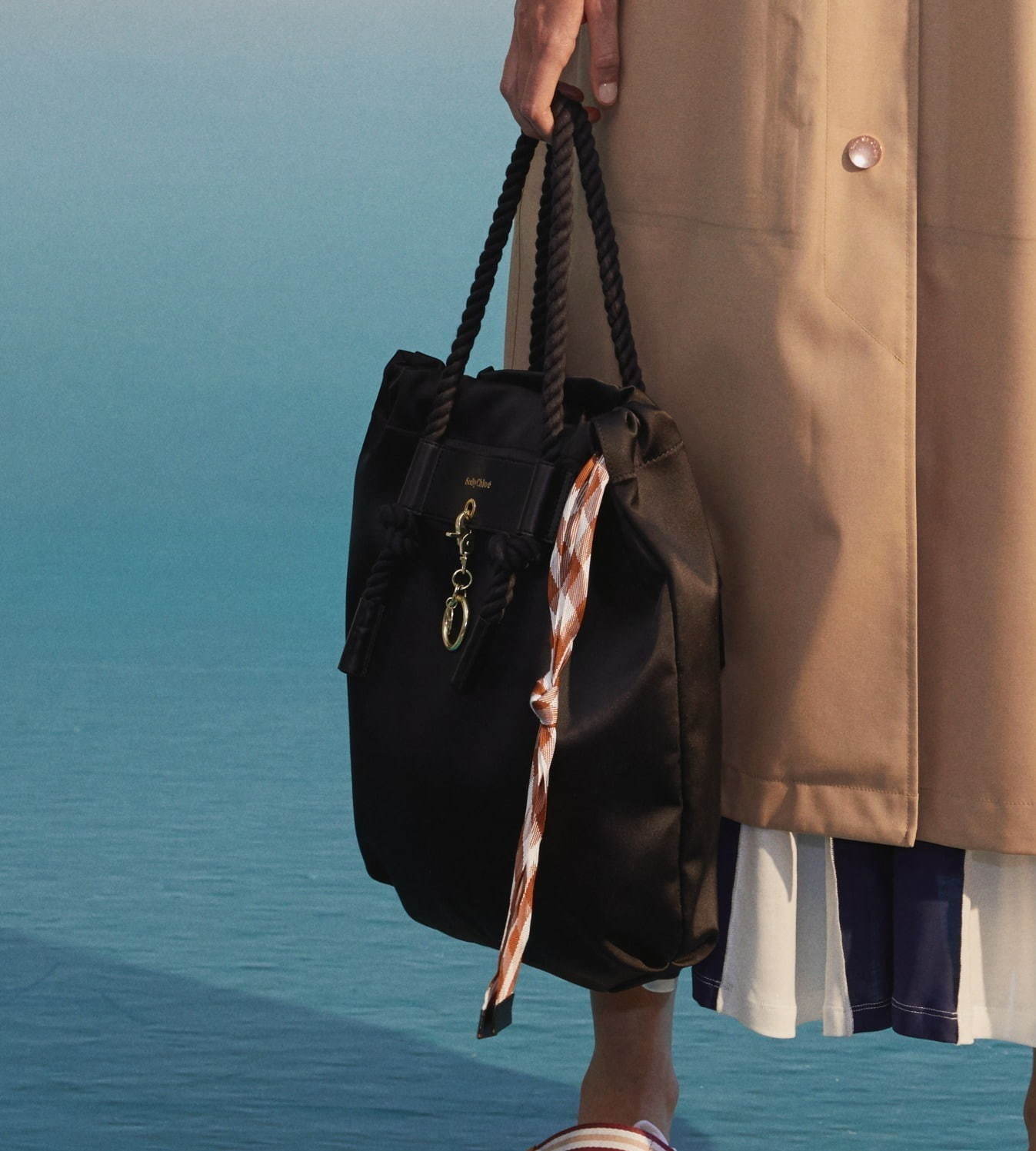 女性におすすめ「軽い・A4対応のおしゃれな通勤バッグ」ナイロン＆革製
