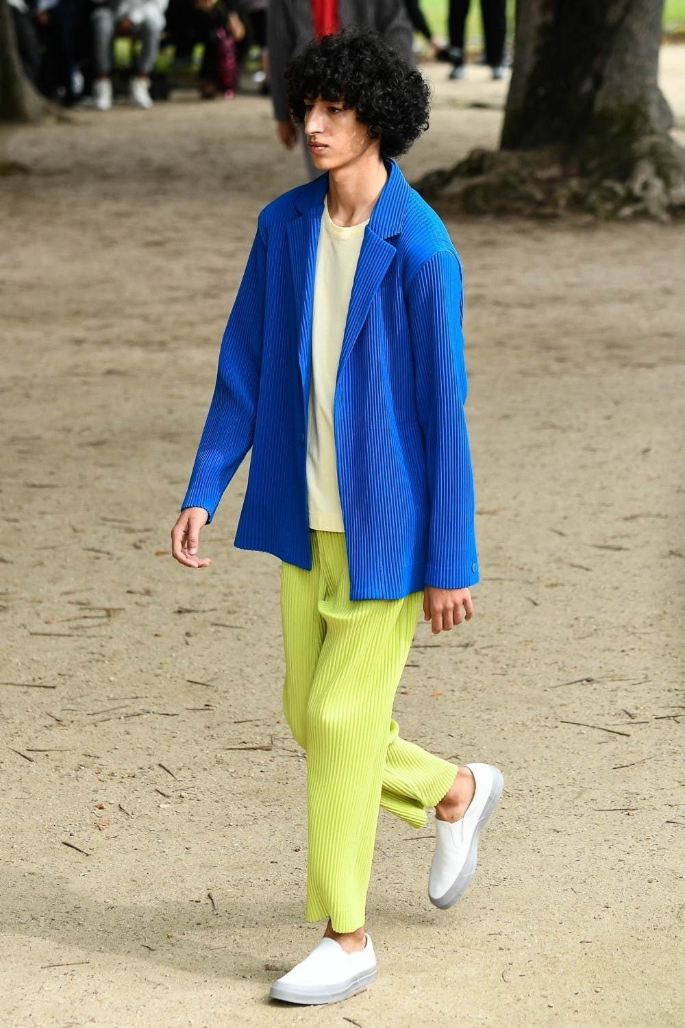 メンズテーラードジャケットのおすすめコーデ 春夏 人気ブランドのカジュアルな着こなしを特集 ファッションプレス