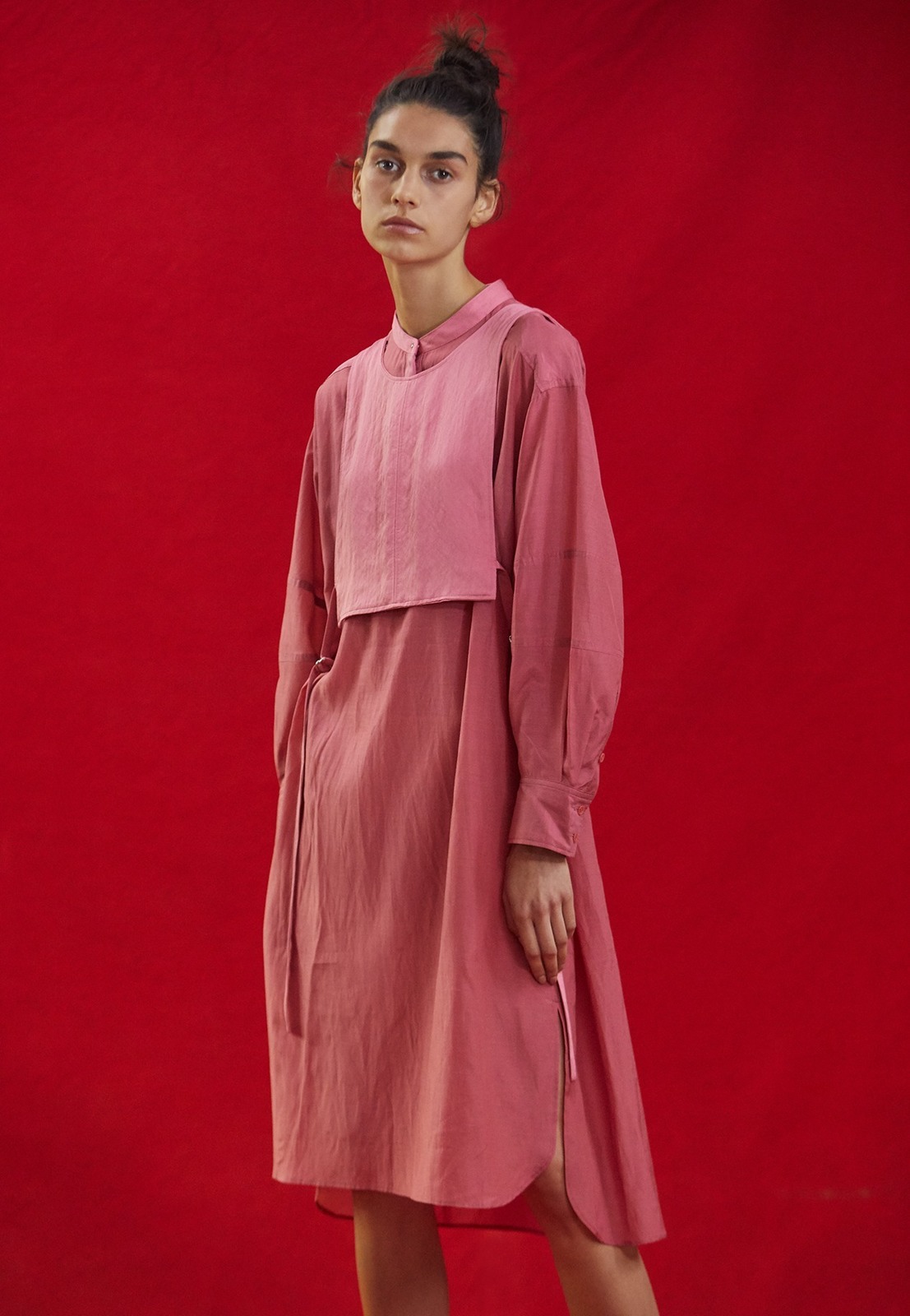 写真5 42 ピンクのワンピースコーディネート着用 コレクションルックギャラリー ファッションプレス