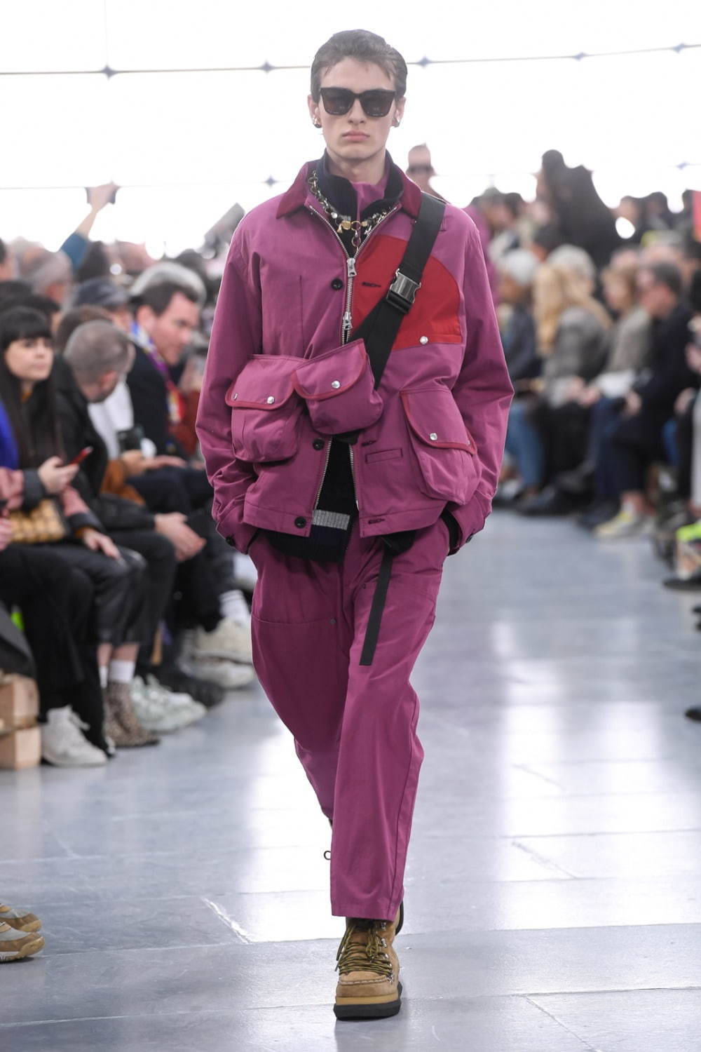 写真4 42 メンズ ピンクのパンツ ロング のコーディネート着用 コレクションルックギャラリー ファッションプレス