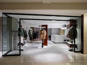 sacai新店が名古屋栄三越に、オープン記念のステンカラー×MA-1の