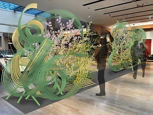 東京ミッドタウンの夜桜ライトアップ 全長0mの桜並木で 都心のお花見 フラワーアートの展示も ファッションプレス