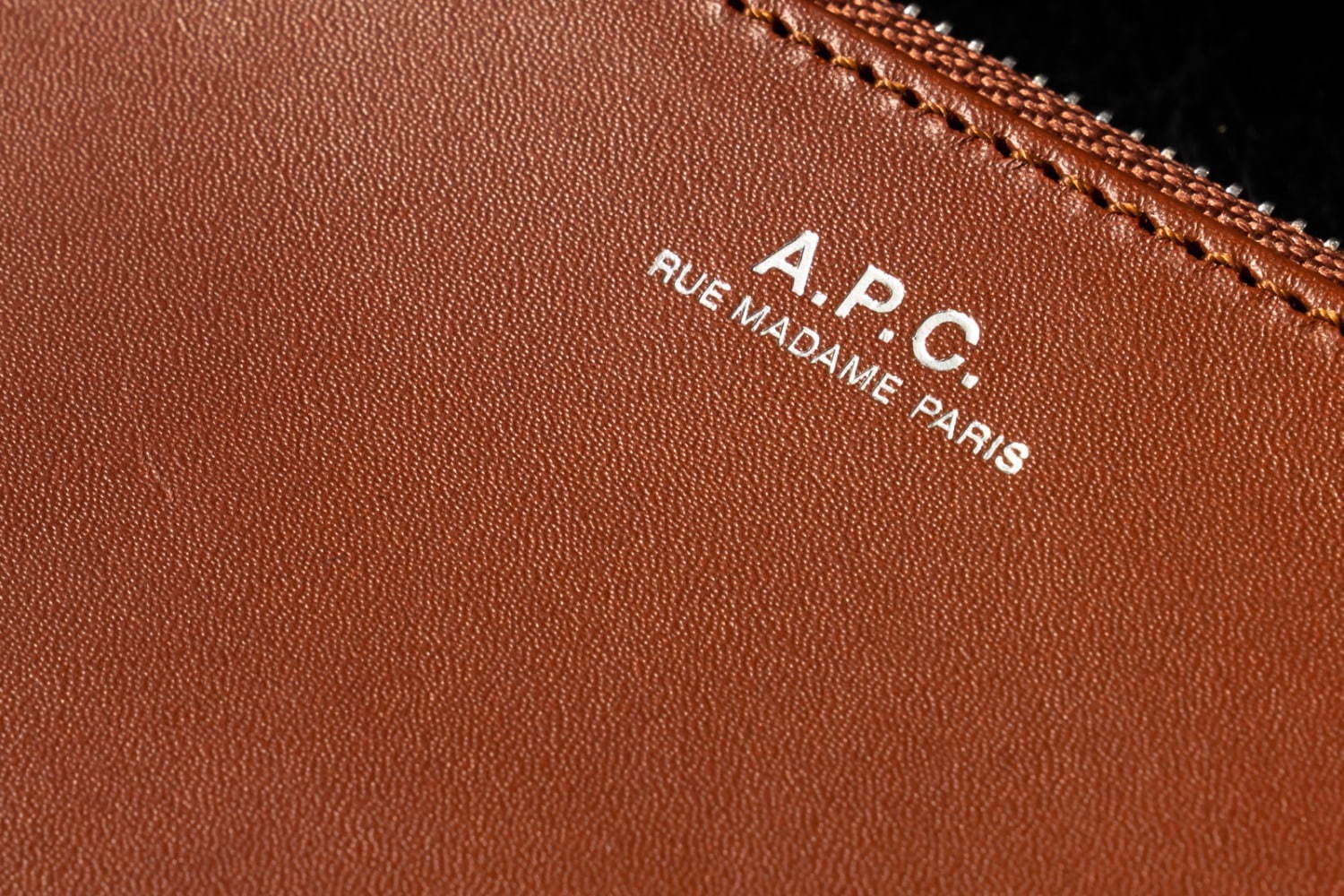 A P C おすすめウォレット5選 シンプルなa P C 財布がなぜ人気 良コスパ上質レザーを比較 ファッションプレス
