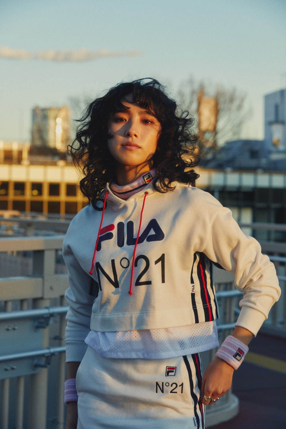 N21×フィラの日本限定アイテム - ジェンダーレス＆スポーティーなパーカやTシャツ、スニーカーも｜写真21