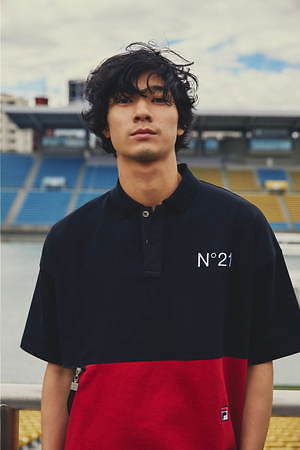 お得大人気タイムセール！N21 FILA日本限定コラボTシャツ Tシャツ(半袖/袖なし)