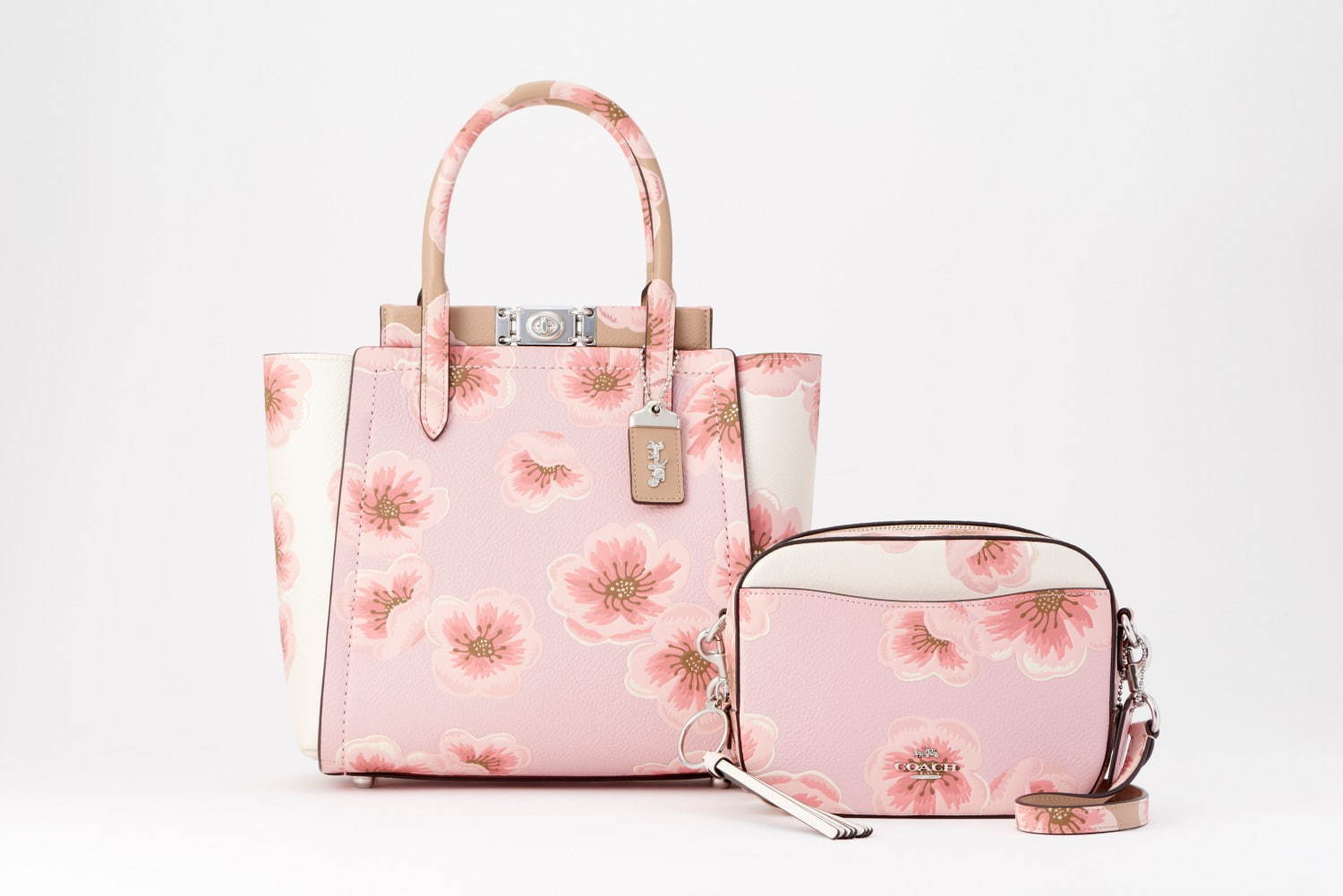 コーチの「サクラ」バッグ＆財布、“ピンクグラデ”カラーの桜プリントが