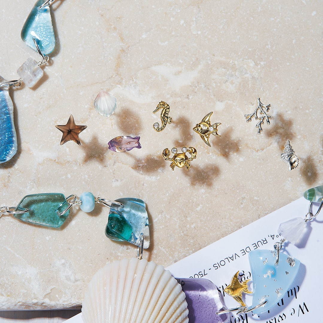 ノジェスの新作アクセサリー 海の生き物 ピアス 海のブルー をのせたガラスネックレス ファッションプレス