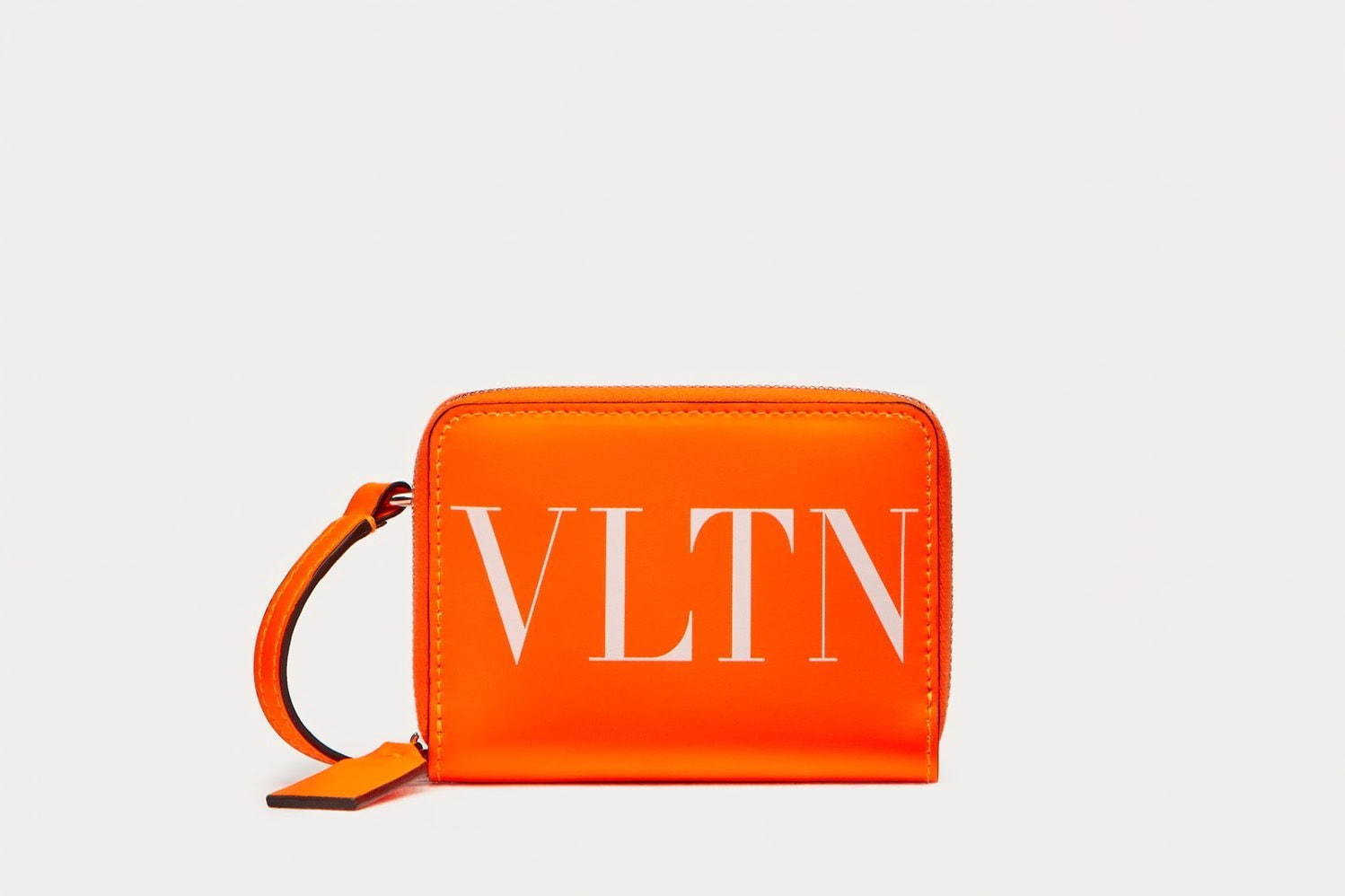 ヴァレンティノ ガラヴァーニのメンズ財布、ネオンカラーのストラップ付ミニ財布＆VLTNロゴの長財布 - ファッションプレス
