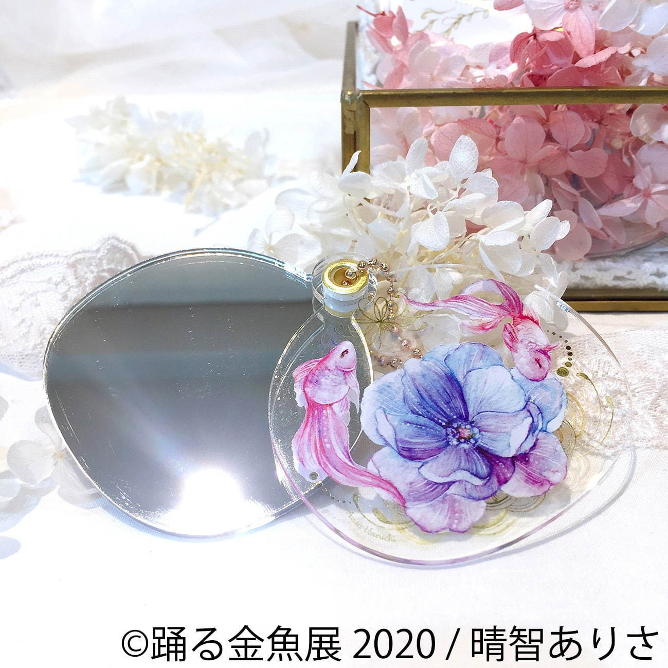 「踊る金魚展 2020」東京＆名古屋で、金魚が泳ぐ“一瞬の美しさ”を捉えた写真やグッズを展示販売｜写真15