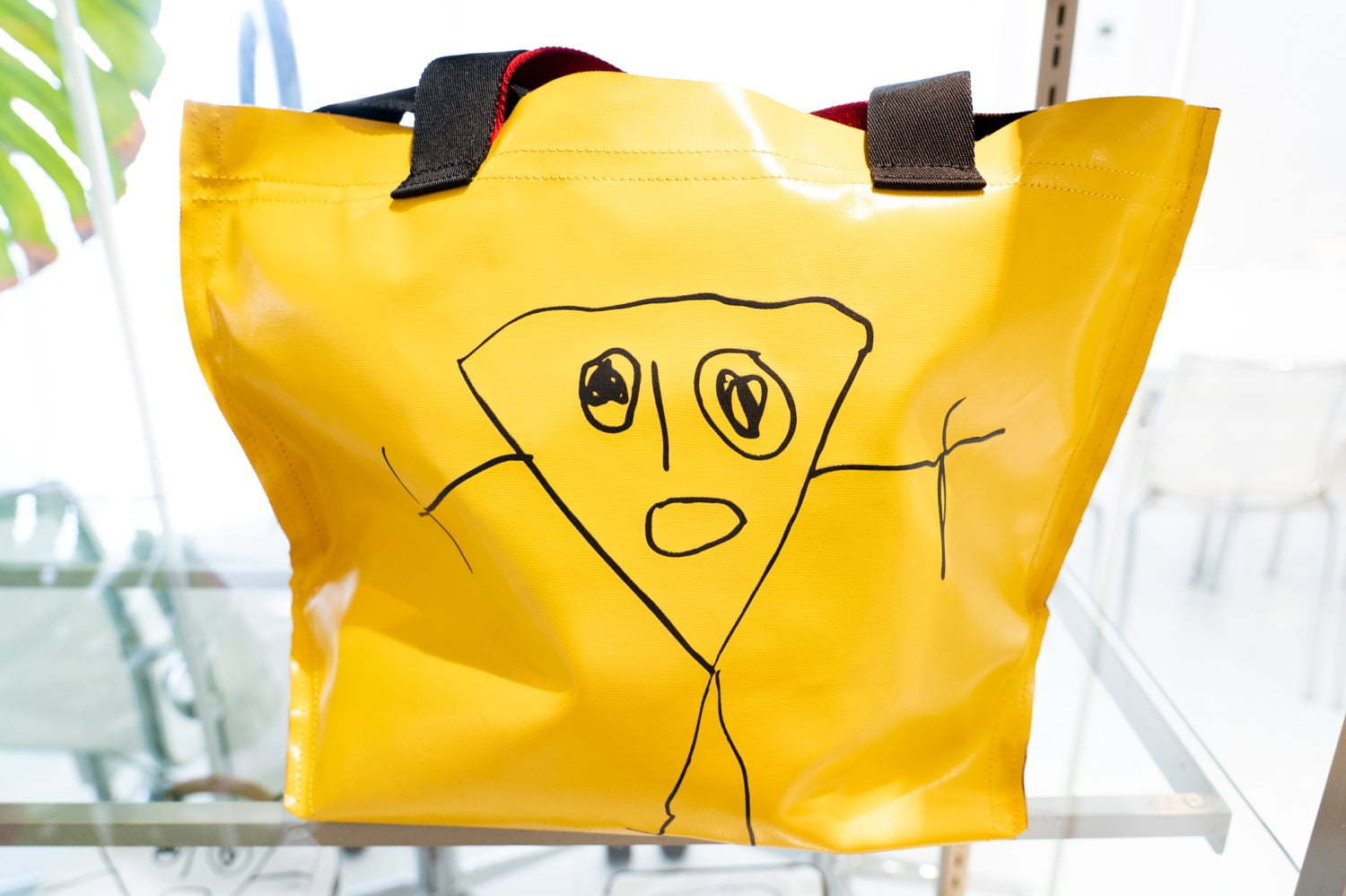 プラン シー“デザイナーの娘が描く”イラスト入り新作バッグ、巾着 ...
