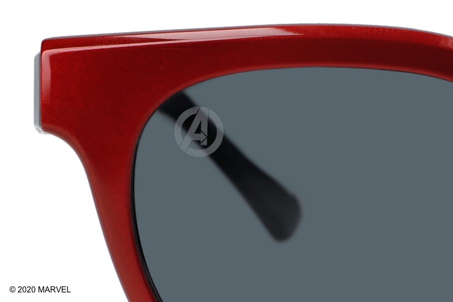 Zoff マーベル 新作アイウェア アベンジャーズロゴ入りレンズ 眼鏡 サングラスの2way ファッションプレス