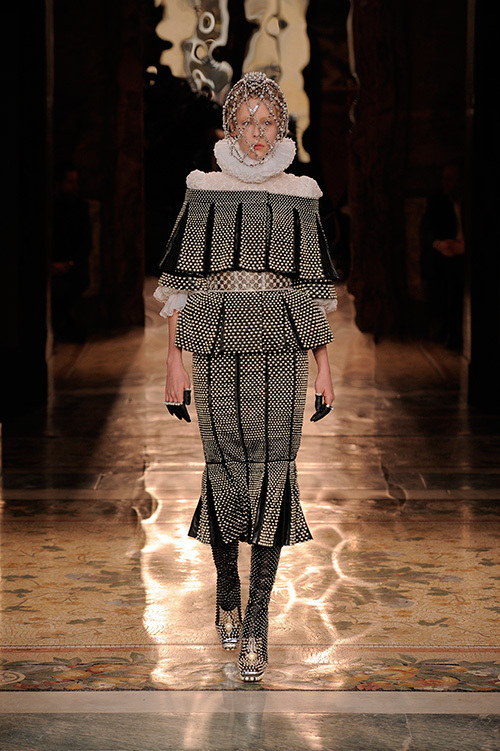 アレキサンダー・マックイーン(Alexander McQueen) 2013-14年秋冬ウィメンズコレクション  - 写真4