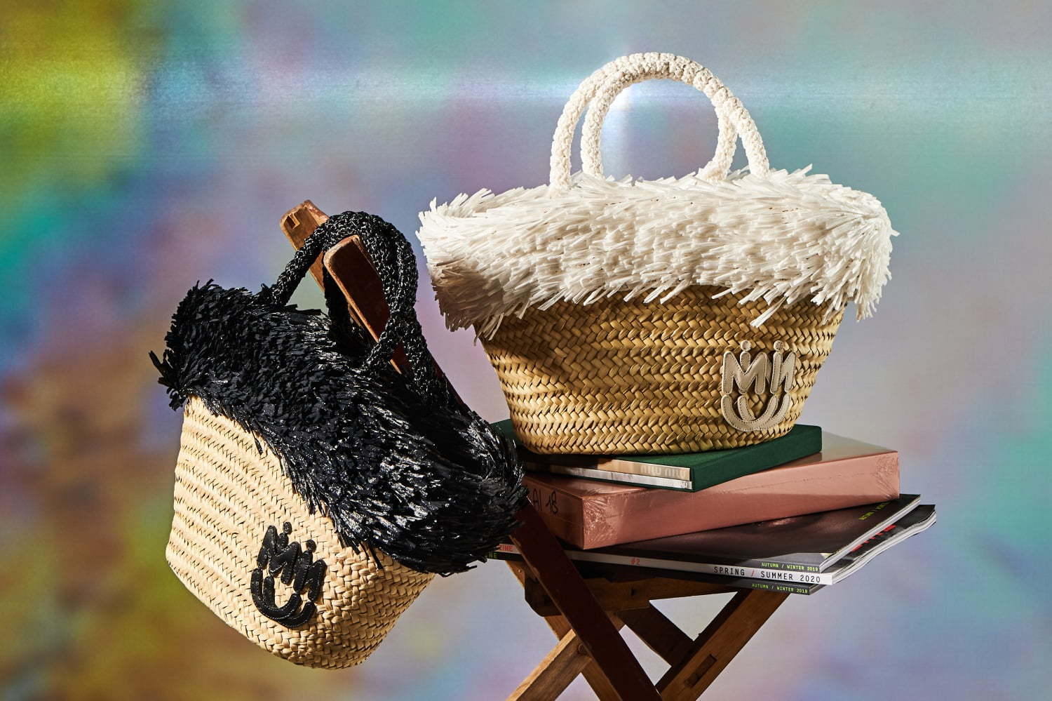 ミュウミュウ“南仏”着想の新作、レトロなクロシェ編みバッグ
