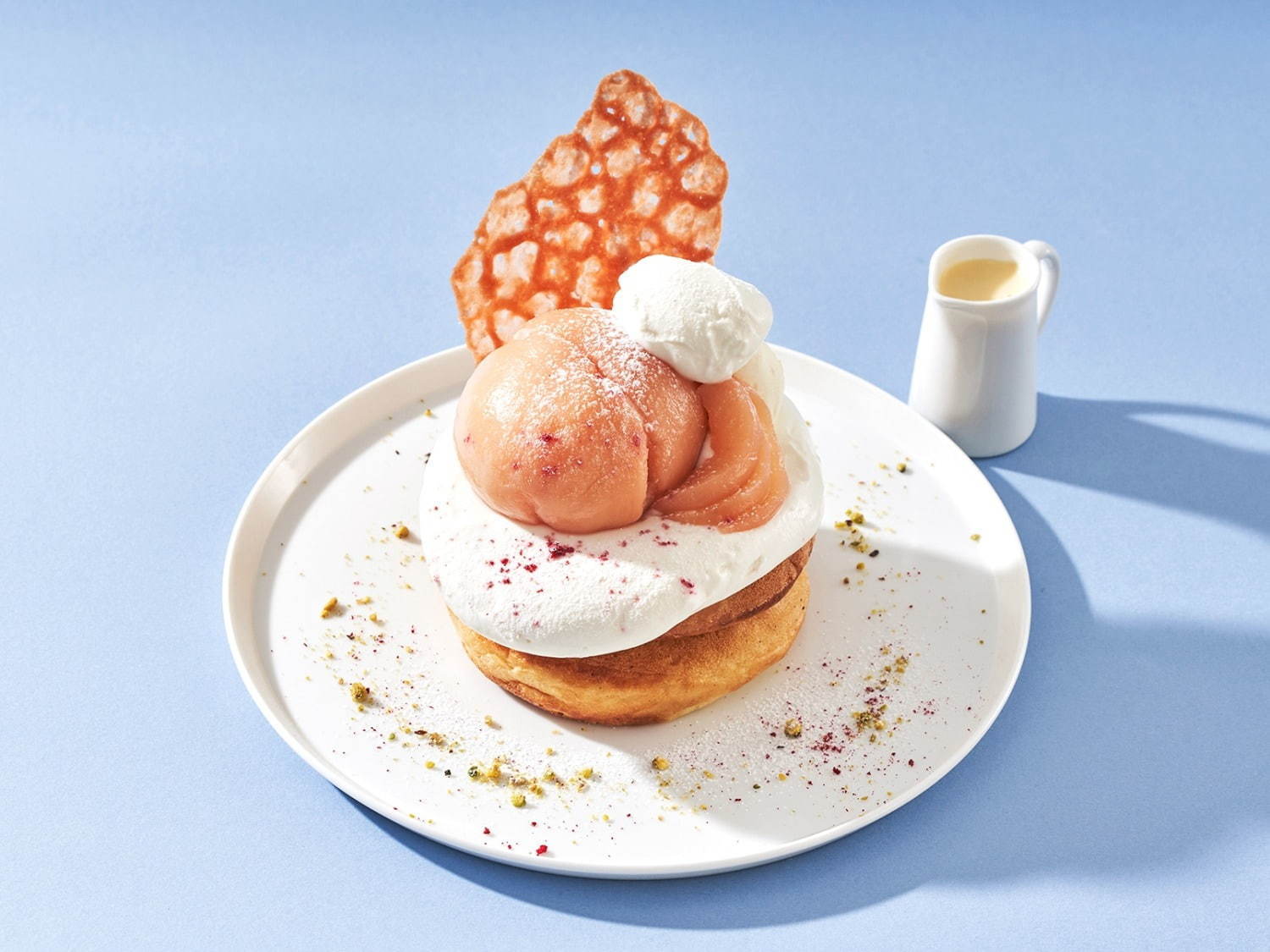 桃 マンゴーを まるごと のせた夏限定パンケーキ パフェ カフェ ブックス ビブリオテークで ファッションプレス