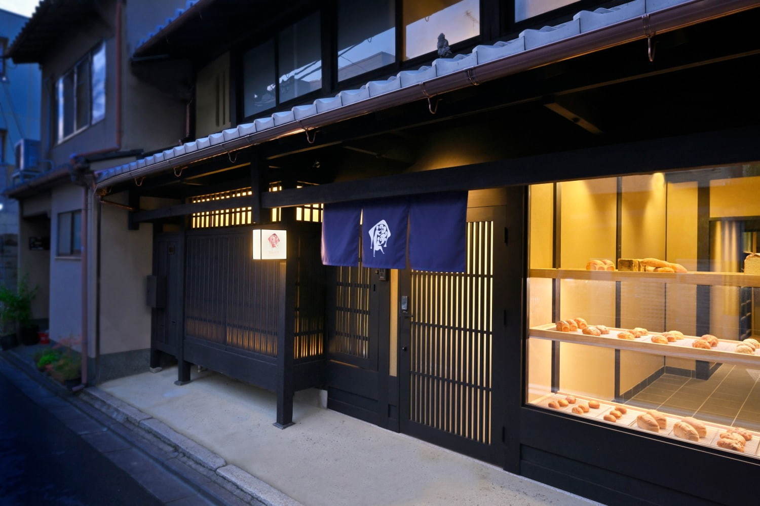 京町屋一棟貸し宿「京の温所 竹屋町」京都丸太町に、「日と々と」新ブランドのベーカリー＆カフェ併設｜写真1