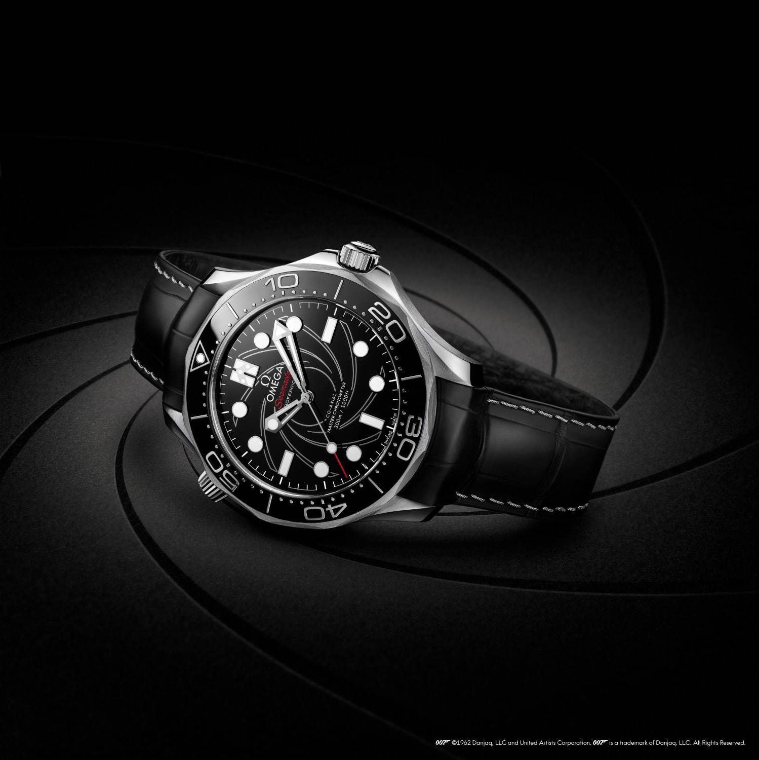 オメガ「007」ジェームズ・ボンド着想の腕時計に新作、プラチナの ...