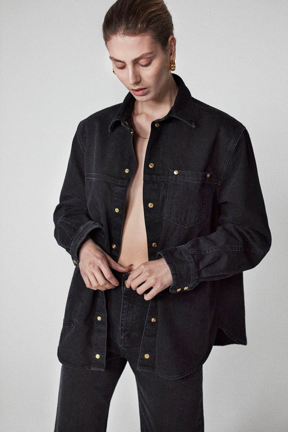 トムウッドの新作デニム 100 オーガニックコットン使用のデニムシャツやテーパードパンツ ファッションプレス
