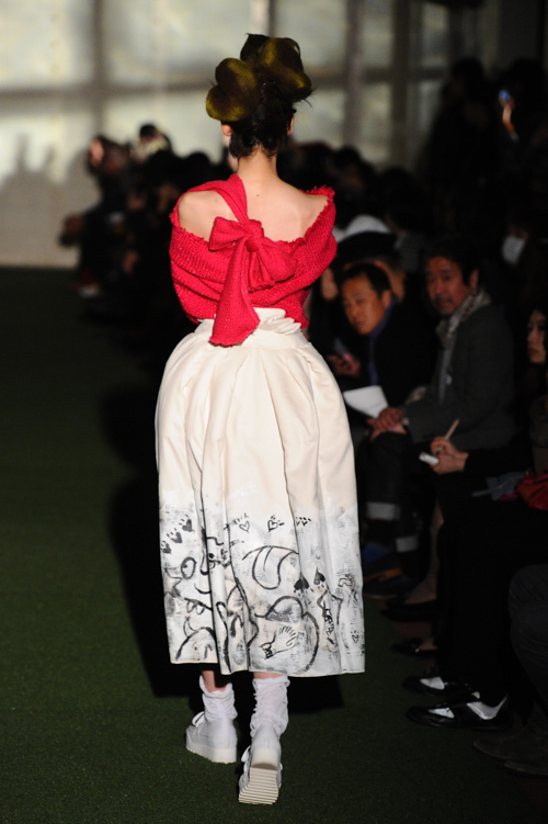 ノゾミ イシグロ オートクチュール(NOZOMI ISHIGURO Haute Couture) 2013-14年秋冬ウィメンズコレクション  - 写真16