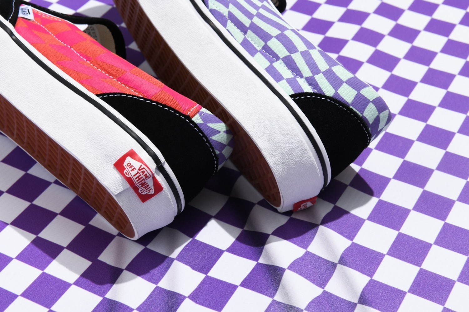 VANS定番スニーカーを“ツイスト”、サイケデリックカラーのオールドスクールやエラ｜写真6