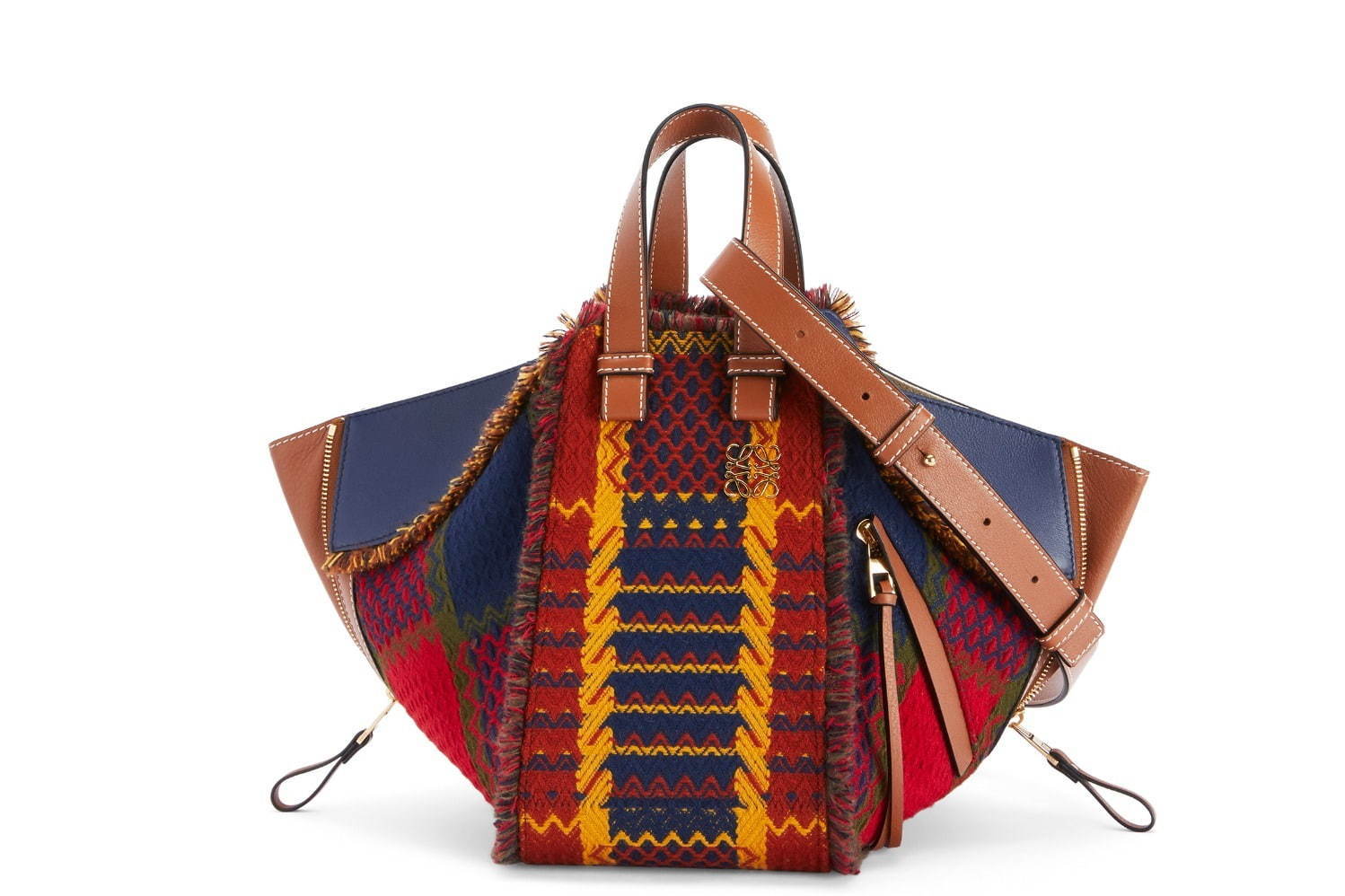 ロエベの人気バッグが“タータンチェック柄”に、フリンジ装飾付き ...