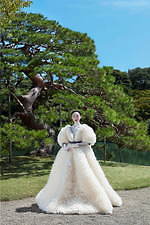 写真3 7 トモ コイズミのウェディングドレス 伝統的な日本の花嫁衣装が着想源 ファッションプレス