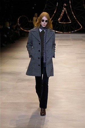 メンズ冬コートの色別コーデ ブラック グレー ベージュほか チェスターコートなどの着こなしを特集 ファッションプレス