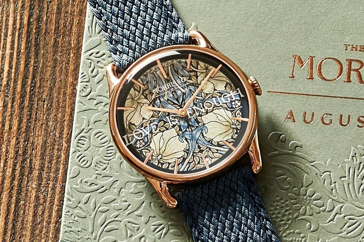 宝石のように輝く”ウィリアム・モリスの植物柄腕時計、デンマークの