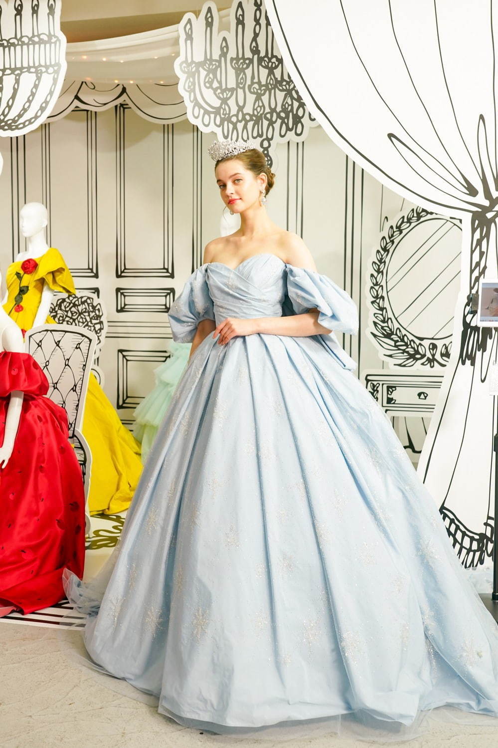 ディズニープリンセスの新作ウエディングドレス、シンデレラや白雪姫 ...