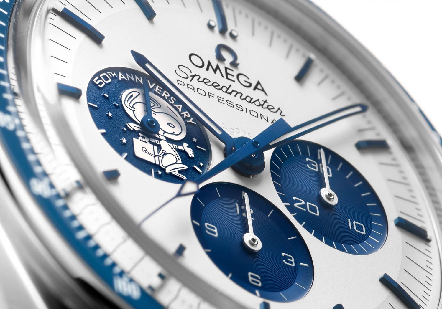 オメガ、宇宙服を着た“スヌーピー”新作腕時計 - 秒針と連動する司令
