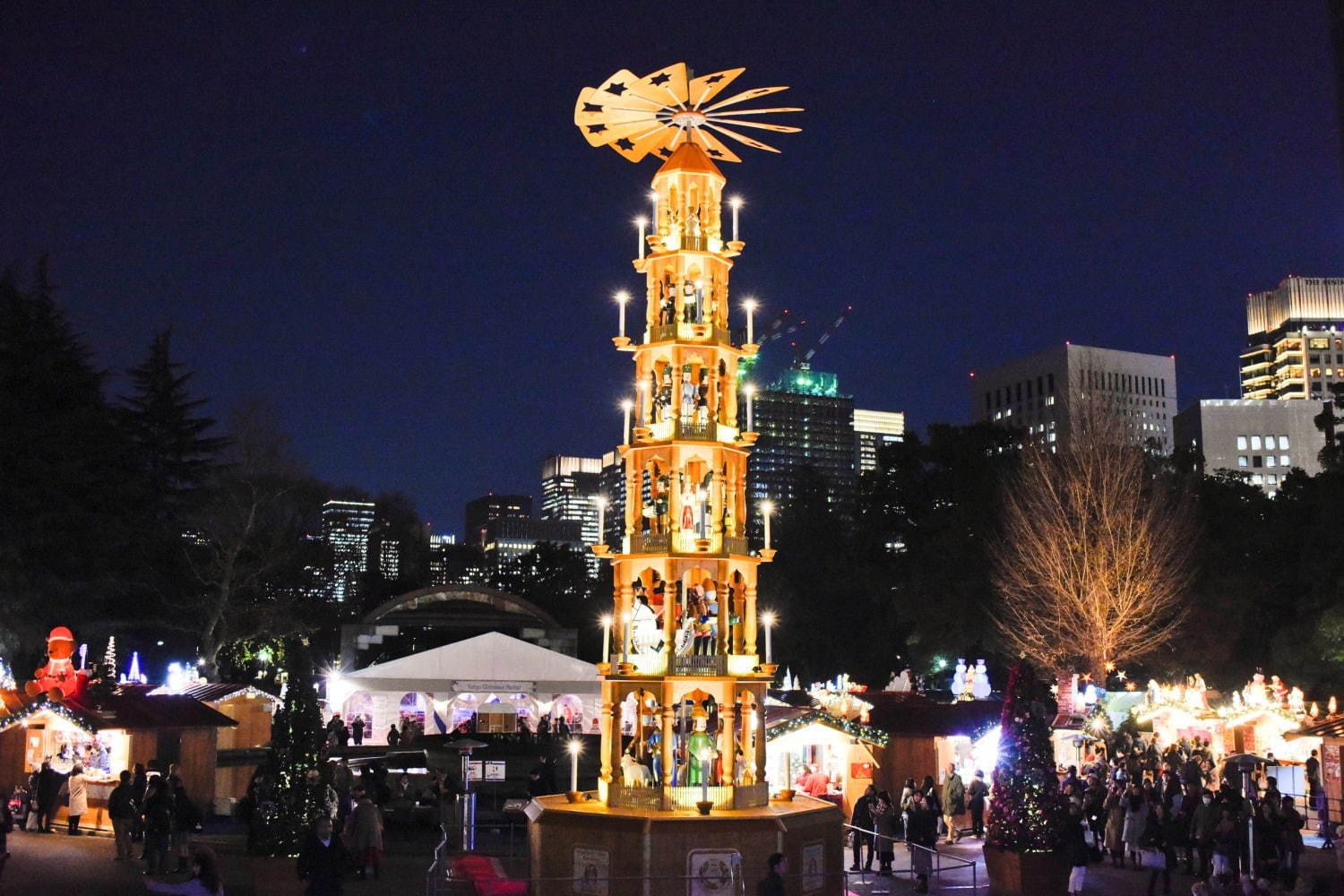 東京クリスマスマーケット2020」日比谷公園で、“雪が舞う”リンツの ...