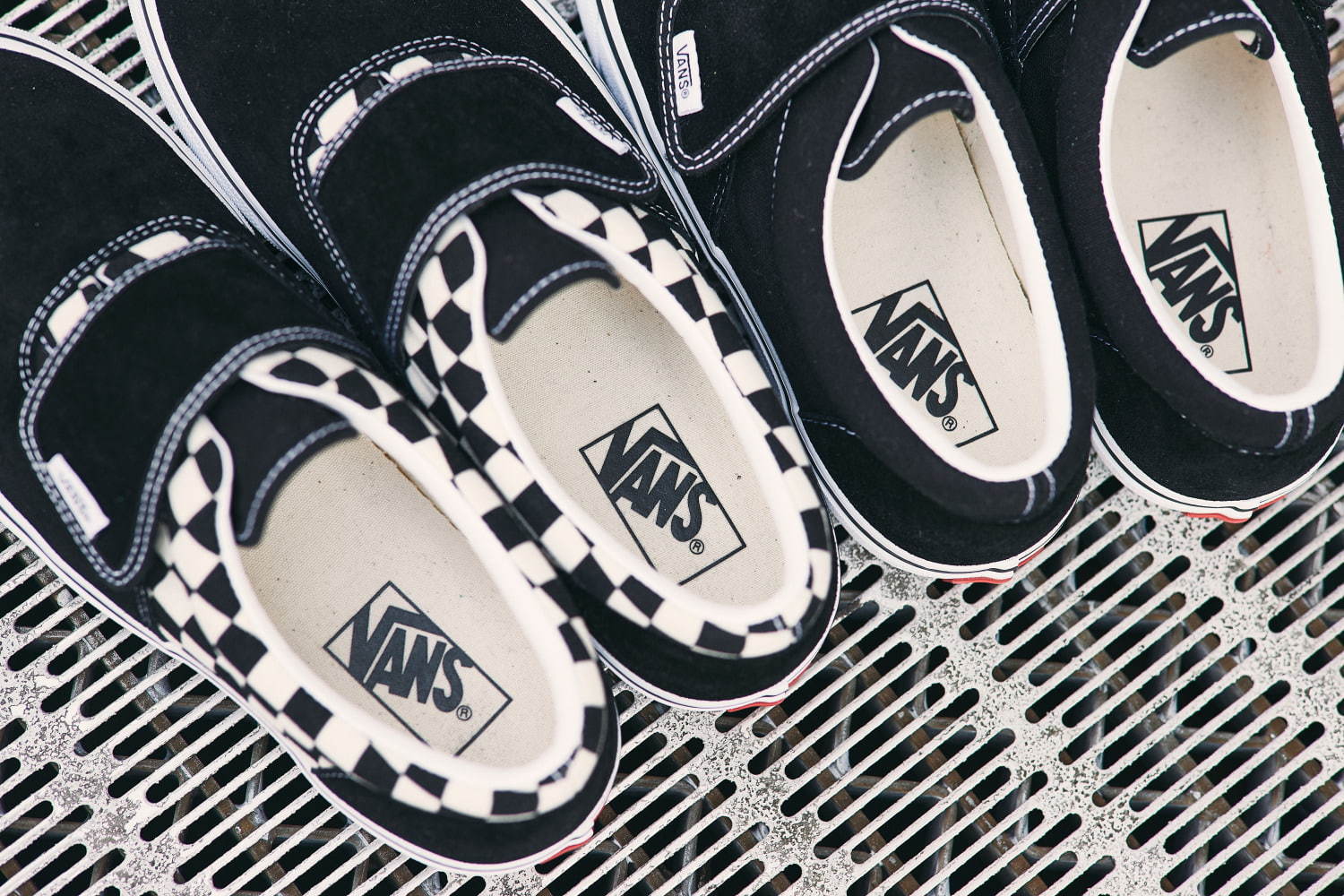 VANSから"ベルクロのワンベルト"が存在感を放つモノトーンカラーの限定スニーカー｜写真8