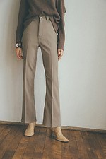 クラネ×Leeのブーツカットパンツ、ハイウエスト＆ヒールが似合う長めの丈感で - ファッションプレス